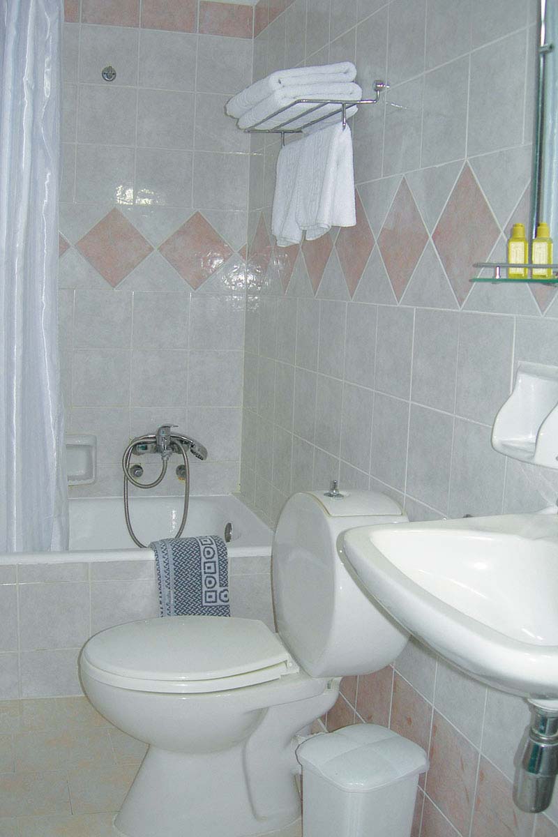 Bathroom of a room at hotel Aegeon at Paros