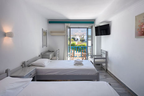 Chambre quadruple familiale à l'hôtel Aegeon à Paros