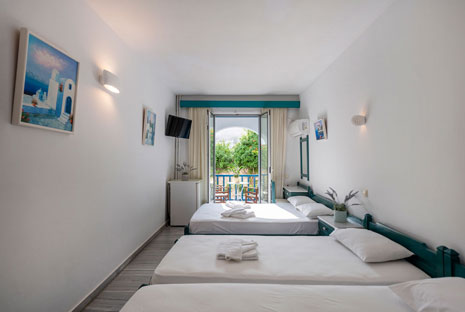 Das Vierbettzimmer des Aegeon Hotels in Paros